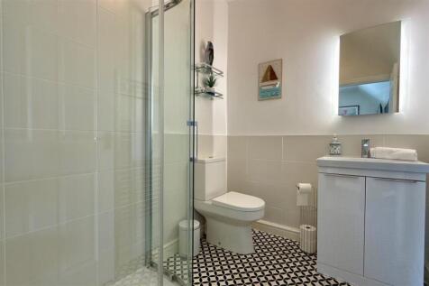 principal bedroom ensuite