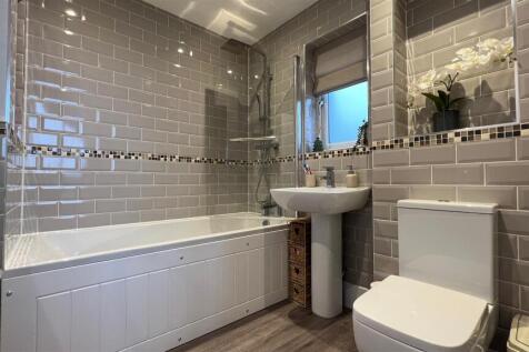 Main bedroom ensuite