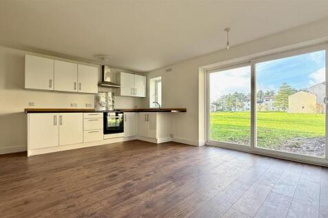 kitchen/lounge/diner