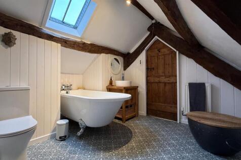 cottage bathroom
