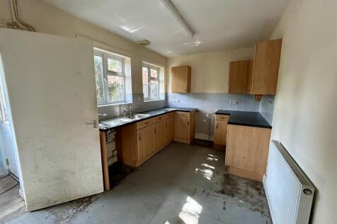 Kitchen (1).JPEG