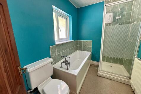Bathroom (1).JPEG