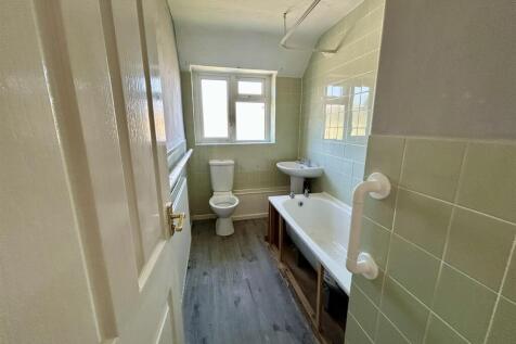 Bathroom (1).JPEG