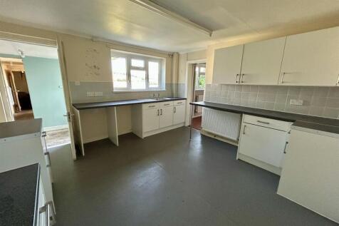 Kitchen (1).JPEG
