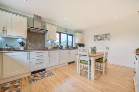 Kitchen/ Dining R...