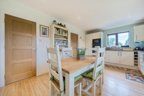 Kitchen/ Dining R...