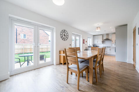 Kitchen/ Dining R...