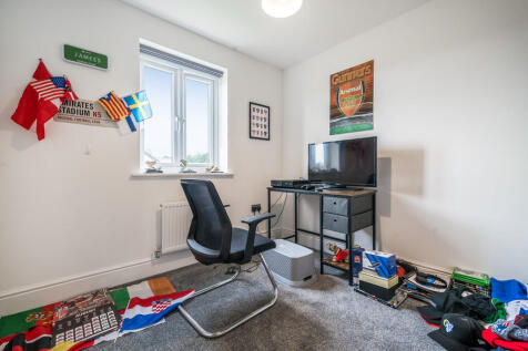 Bedroom Five/Offi...