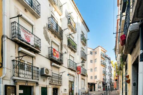 Charming Corner Building, Alfama, Lisbon