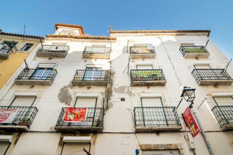 Charming Corner Building, Alfama, Lisbon