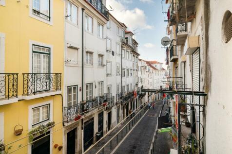 Charming Corner Building, Alfama, Lisbon