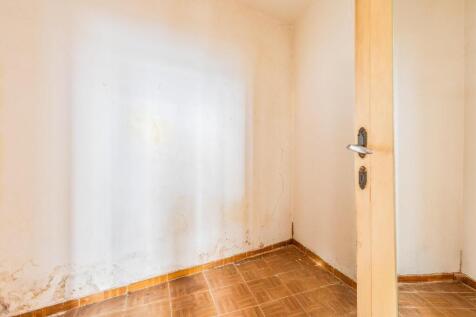 Vacant Building, Approved PIP, Jardim da Estrela