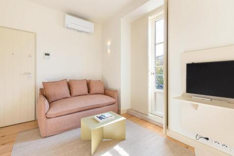 Totally Refurbished Charming Building, Estrela