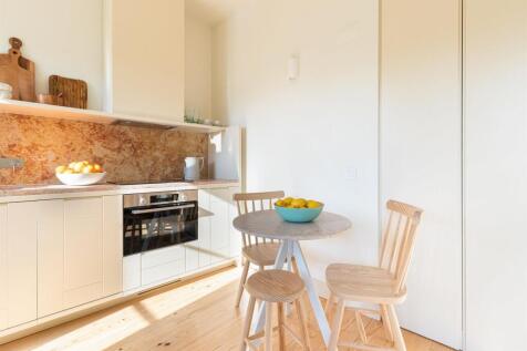 Totally Refurbished Charming Building, Estrela