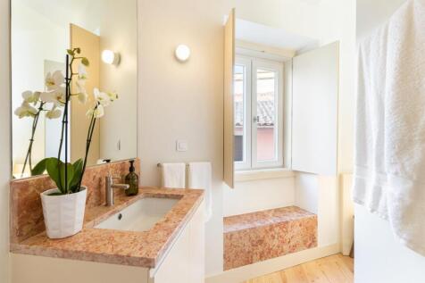 Totally Refurbished Charming Building, Estrela