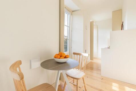 Totally Refurbished Charming Building, Estrela