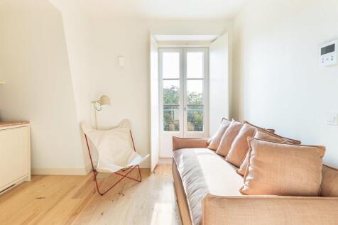 Totally Refurbished Charming Building, Estrela