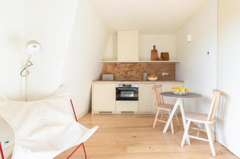 Totally Refurbished Charming Building, Estrela