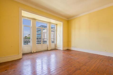 Spacious &amp; Bright T9 Flat, Avenidas Novas, Lisbon