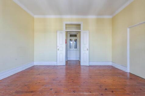 Spacious &amp; Bright T9 Flat, Avenidas Novas, Lisbon