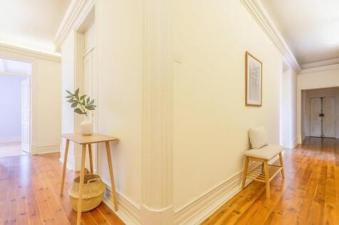 Spacious &amp; Bright T9 Flat, Avenidas Novas, Lisbon