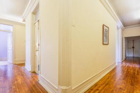 Spacious &amp; Bright T9 Flat, Avenidas Novas, Lisbon