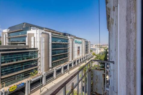 Spacious &amp; Bright T9 Flat, Avenidas Novas, Lisbon