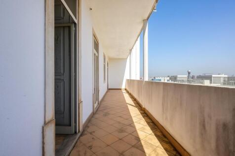 Spacious &amp; Bright T9 Flat, Avenidas Novas, Lisbon