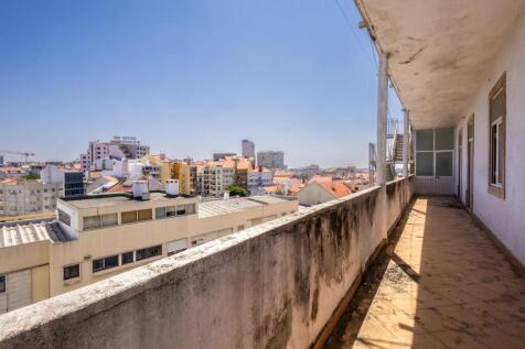 Spacious &amp; Bright T9 Flat, Avenidas Novas, Lisbon