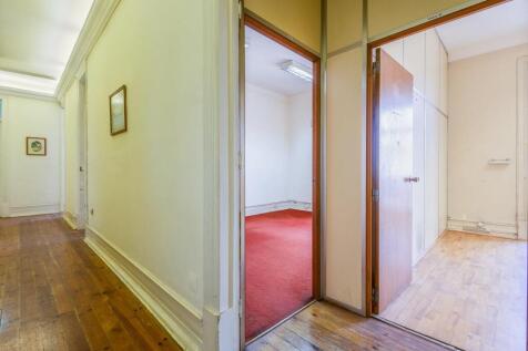 Spacious &amp; Bright T9 Flat, Avenidas Novas, Lisbon