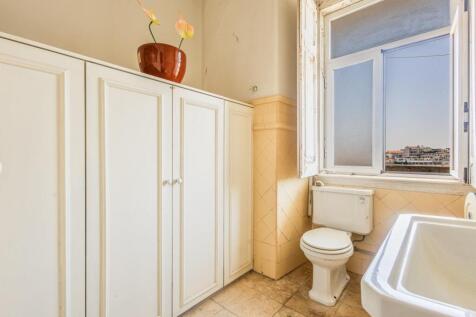Spacious &amp; Bright T9 Flat, Avenidas Novas, Lisbon