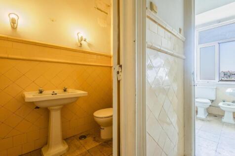 Spacious &amp; Bright T9 Flat, Avenidas Novas, Lisbon