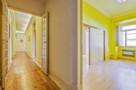 Spacious &amp; Bright T9 Flat, Avenidas Novas, Lisbon
