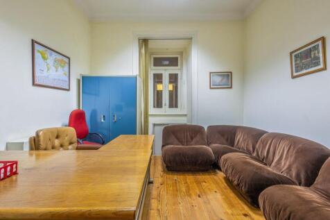 Spacious &amp; Bright T9 Flat, Avenidas Novas, Lisbon