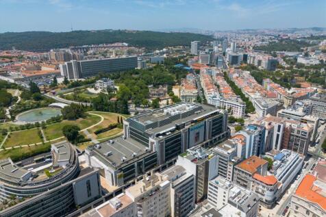 Spacious &amp; Bright T9 Flat, Avenidas Novas, Lisbon
