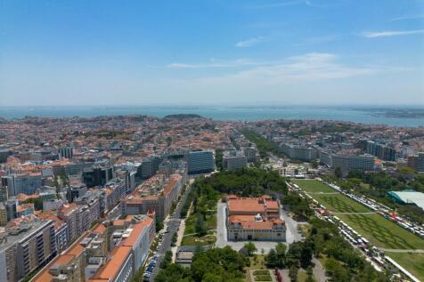 Spacious &amp; Bright T9 Flat, Avenidas Novas, Lisbon