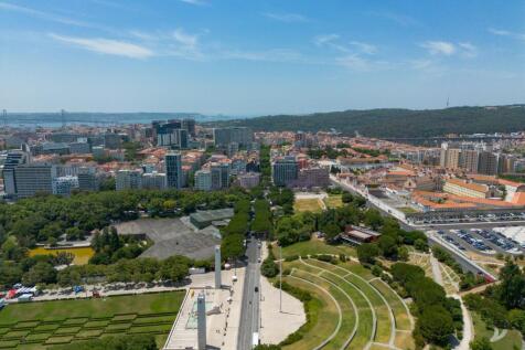 Spacious &amp; Bright T9 Flat, Avenidas Novas, Lisbon