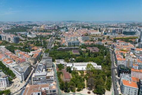 Spacious &amp; Bright T9 Flat, Avenidas Novas, Lisbon