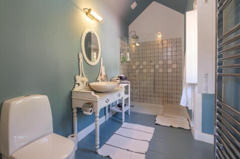 1st floor en-suite