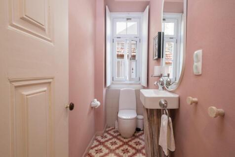 Groundfloor bath
