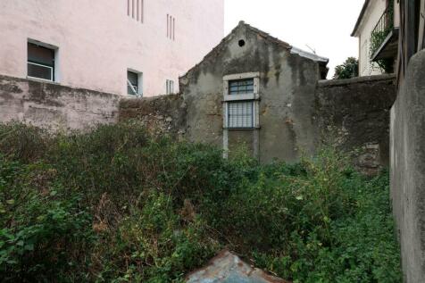 Charming Building, Estrela