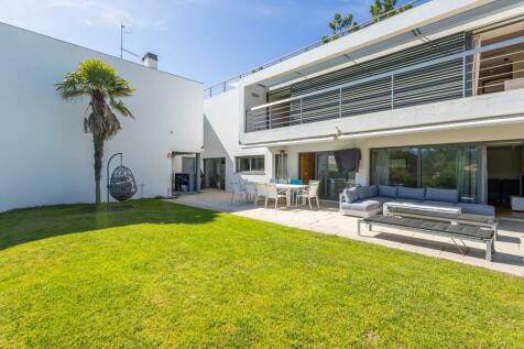 Magnificent 5-Suite Villa in Tróia, with Pool