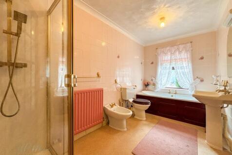 Master En-Suite