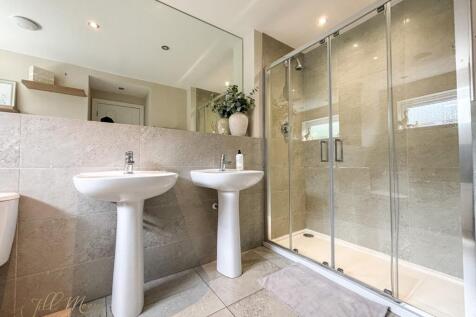 Master En-Suite