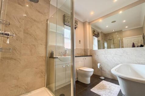 Master En-Suite