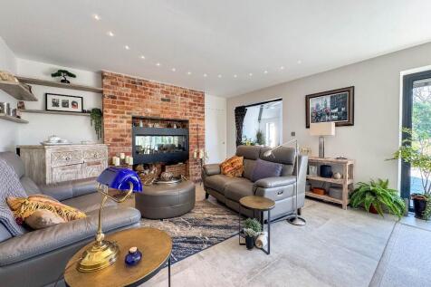 Sitting area with gas fireplace