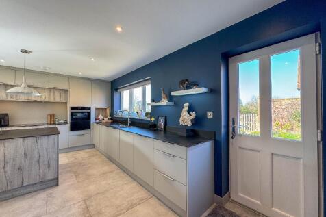 Kitchen &amp; side access