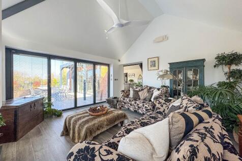 Sitting room with bifold doors