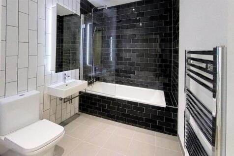 Pendant-Court-Royal-Wharf-Bathroom.jpg