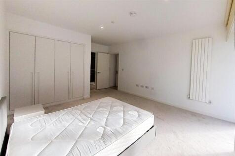 Pendant-Court-Royal-Wharf-Bedroom(3).jpg
